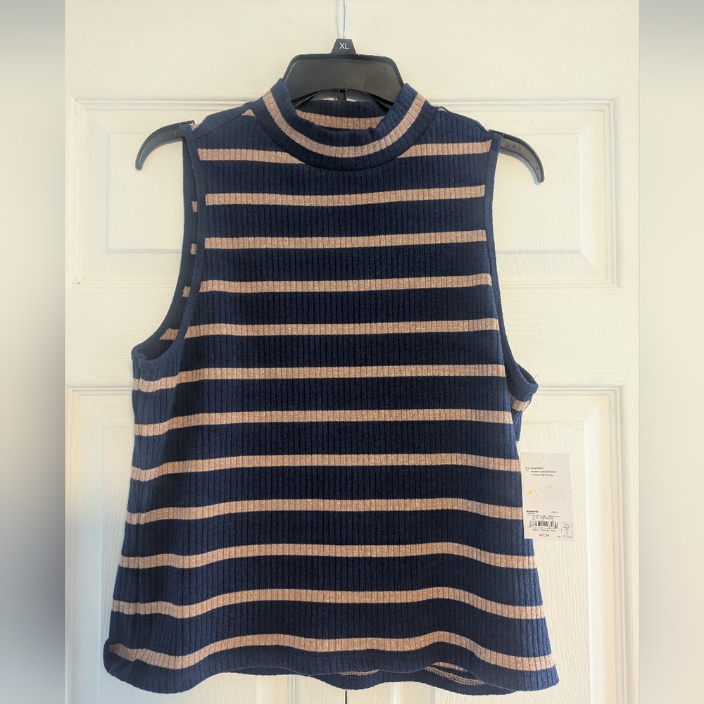 🔥NWT🔥 XL Sonoma Navy and Tan Sleeveless Mockneck Top